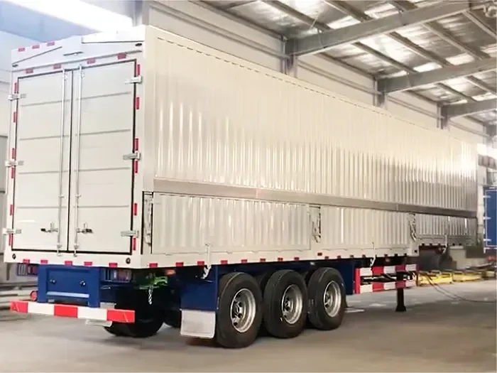 Remolque caja de alas abatibles galvanizado y económico a la venta