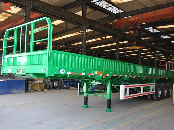 Semi-remorque à parois latérales pour le transport de marchandises