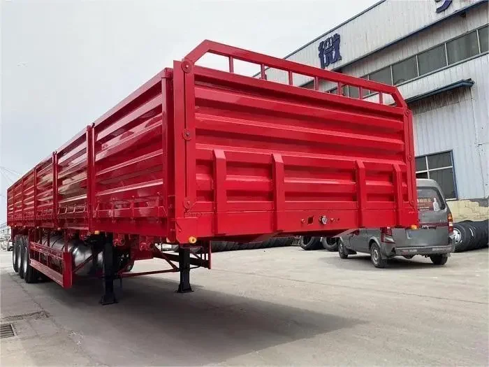 Camion et remorque à parois latérales à vendre