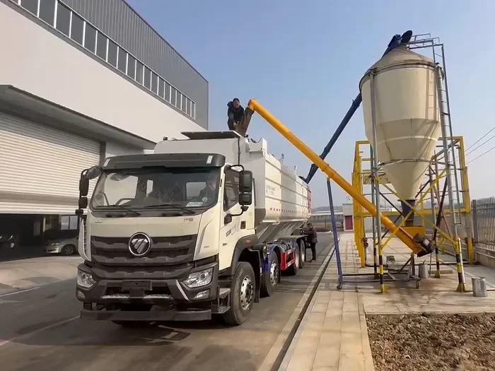 Remolque para transporte de grano y alimento a granel de 3 ejes y 30 toneladas
