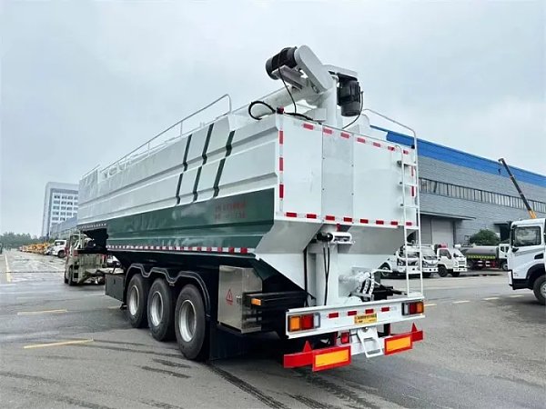 Remolque para transporte de grano y alimento a granel, 11 m de largo, 3 ejes y 30 toneladas Remolque para transporte de grano y alimento a granel, 11 m de largo, 3 ejes y 30 toneladas