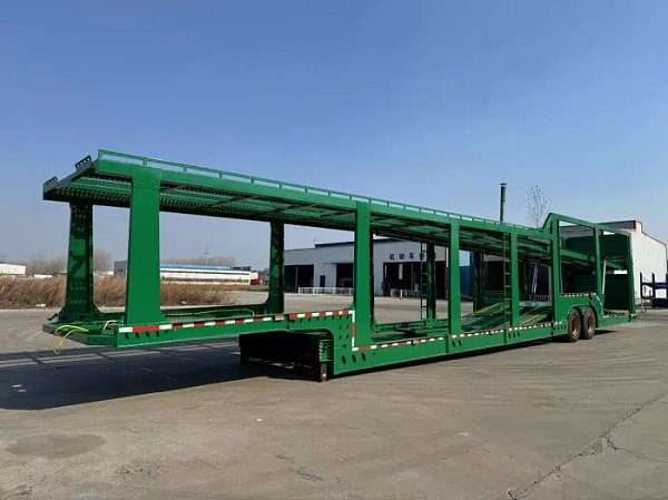 Remorque porte-voitures 2 essieux pour le transport de 8 voitures Remorque porte-voitures 2 essieux pour le transport de 8 voitures