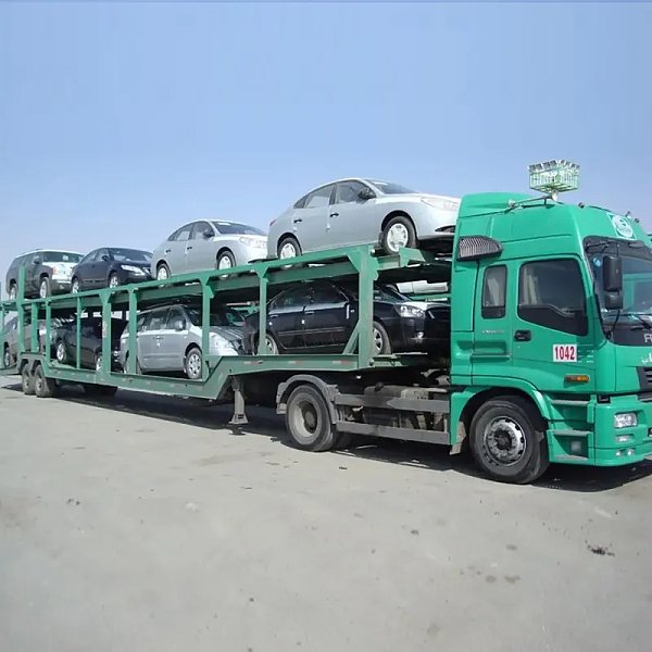 Camión remolque para el transporte de automóviles Camión remolque para el transporte de automóviles