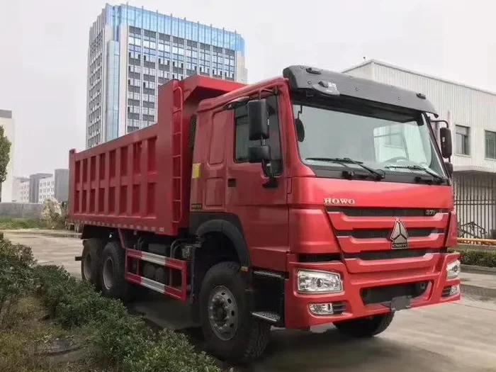 Camión volquete Howo 6x4 de 371 CV y 30 toneladas en venta