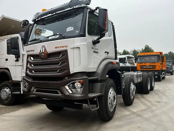 Camión tractor HOWO NX 400HP 8×4 de servicio pesado