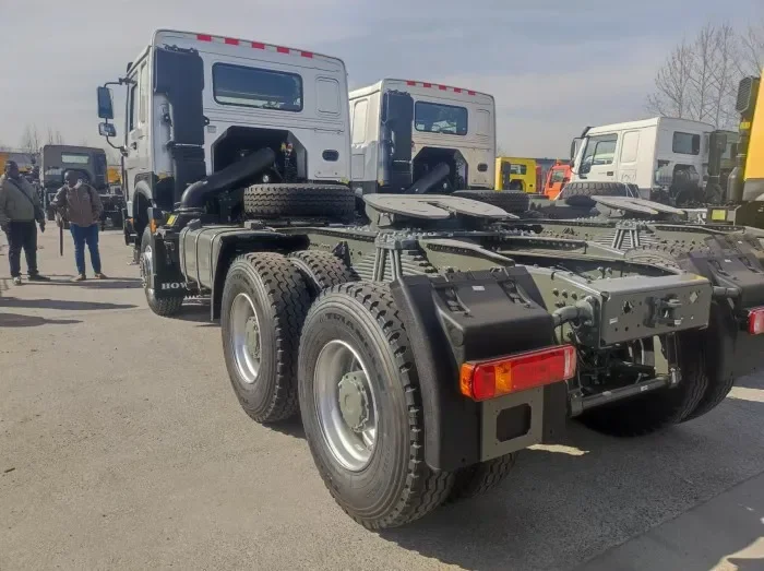 Camión tractor HOWO SINOTRUK de 10 ruedas y 430 HP