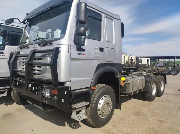 Camion tracteur HOWO SINOTRUK 10 roues, 430 ch Camion tracteur HOWO SINOTRUK 10 roues, 430 ch