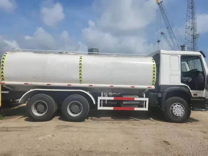 Camión cisterna con rociador de agua HOWO 371HP 6*4