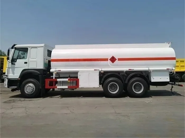 Camión cisterna Howo 6x4 para transporte de petróleo