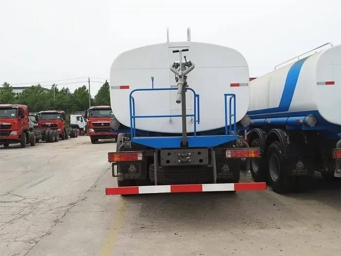 Camion-citerne Howo 6x4 de 336 ch