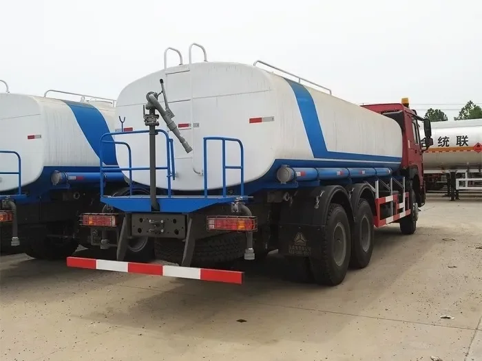 Camion-citerne Howo 6x4 de 336 ch