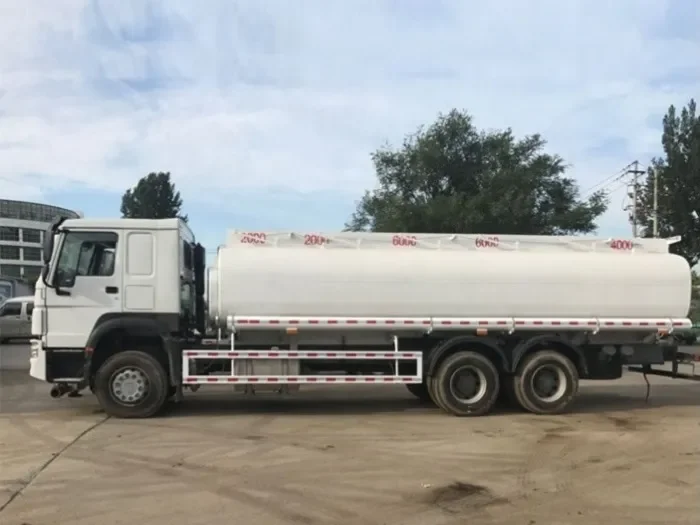 Camión cisterna de combustible Howo 371 6x4 de alta calidad
