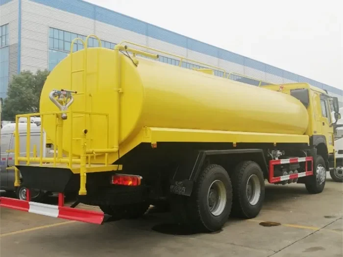 Camión cisterna de agua con sistema de riego Howo 371