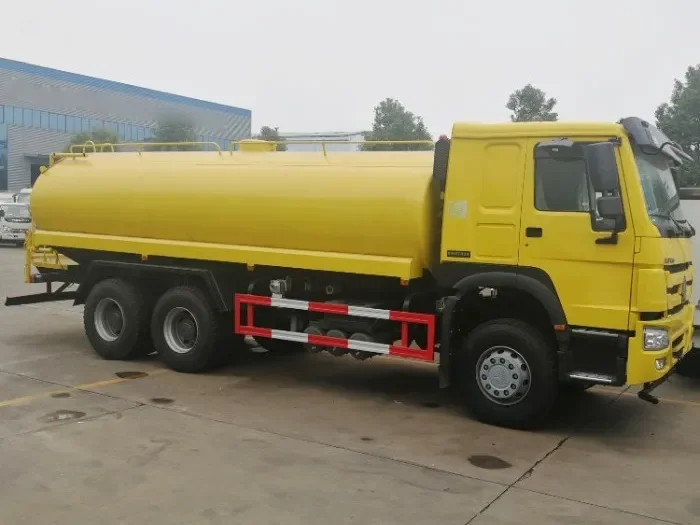 Camión cisterna de agua con sistema de riego Howo 371