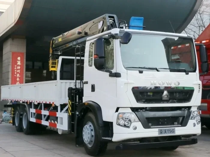 Grue montée sur camion tout-terrain HOWO à transmission intégrale 6X4