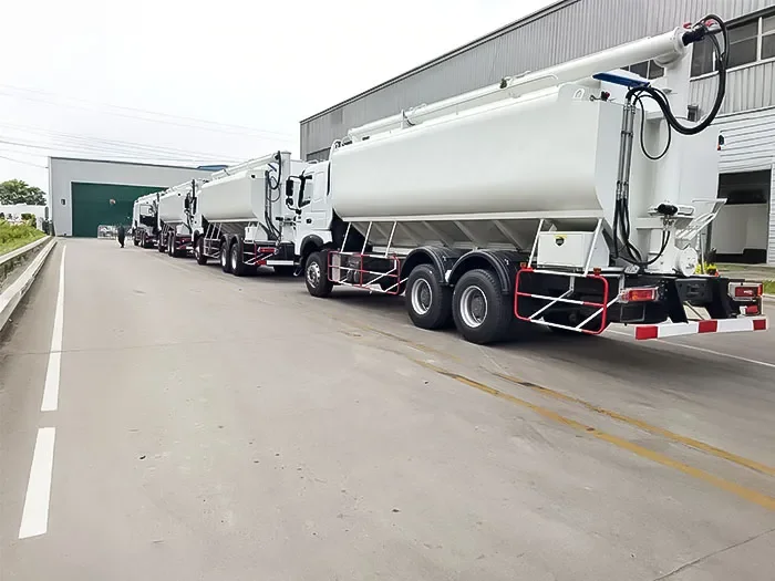 Camions de transport d’aliments pour animaux Howo de 30 m³