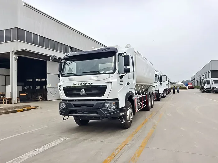 Camions de transport d’aliments pour animaux Howo de 30 m³
