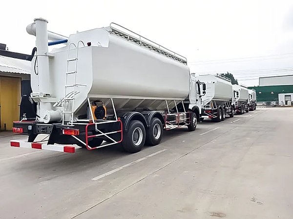Camiones Howo de transporte de pienso de 30 m³ Camiones Howo de transporte de pienso de 30 m³