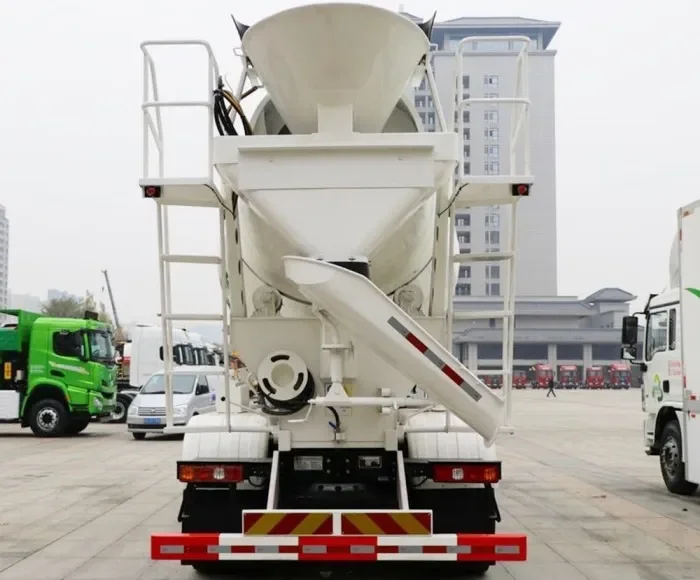 Camion malaxeur à béton Shacman à vendre