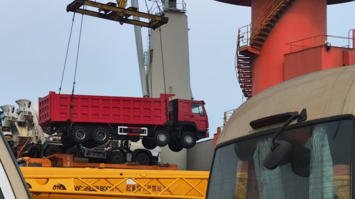 2044-202604071650310418 HOWO Dump Truck Shipping