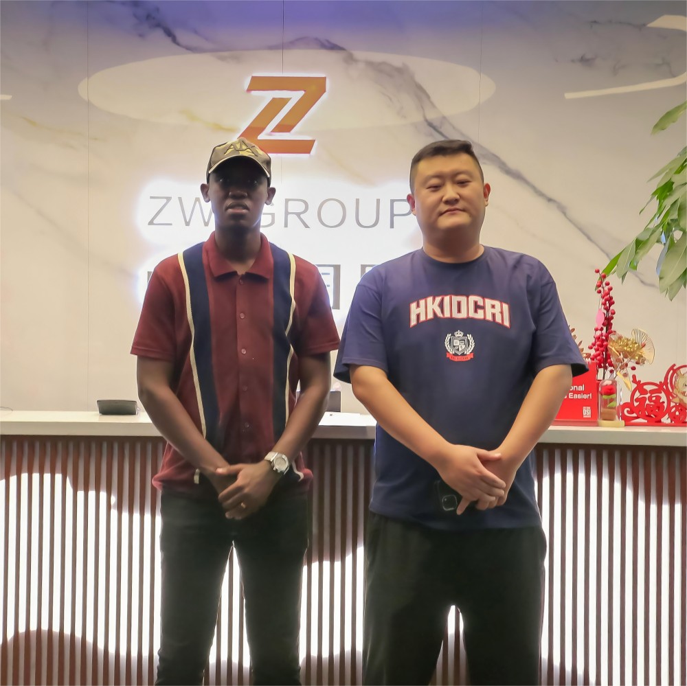 Un client burundais rend visite à ZW Group pour discuter d’approvisionnement