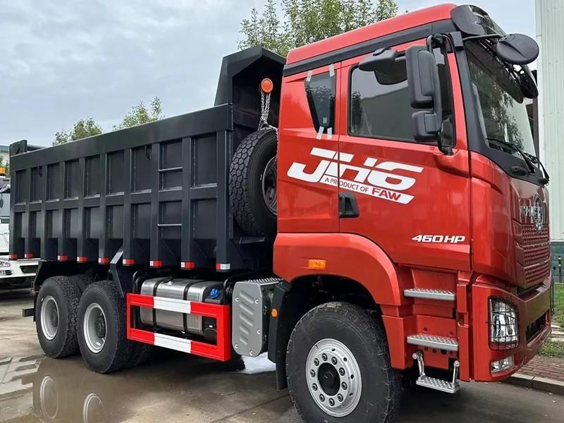 2044-202511281511480112 FAW JH6 dump truck