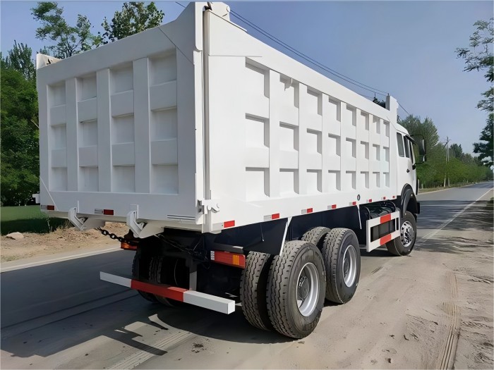 camión volquete 6x4