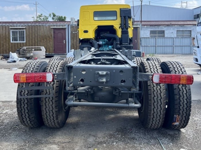 1788229380953236869943934976.jpg camion cargo HOWO