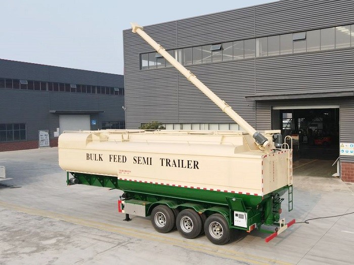1788231294953244898152169472.jpg camion-citerne à chargement autonome pour aliments pour animaux