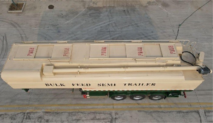 1788231294953244900748443648.jpg camion-citerne agricole