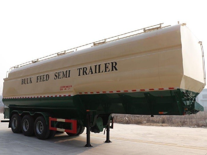 1788231295953244902682017792.jpg camion-citerne à chargement autonome pour l’alimentation du bétail