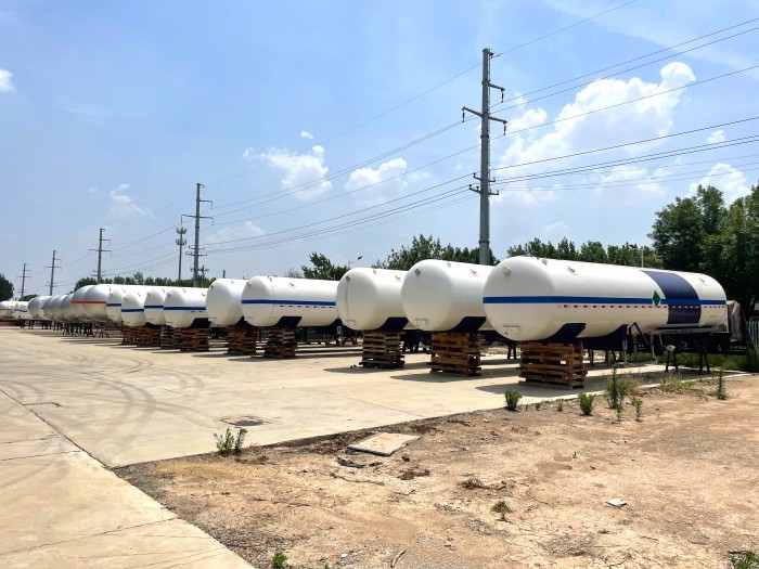 1788239332953278613897113600.jpg semi-remorque citerne de stockage de produits chimiques