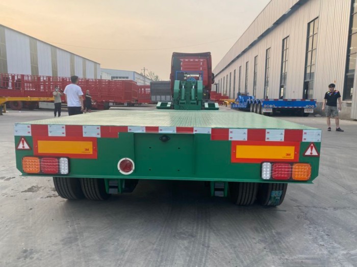 1788240064953281682894520320.jpg semirremolque de plataforma baja de carga frontal