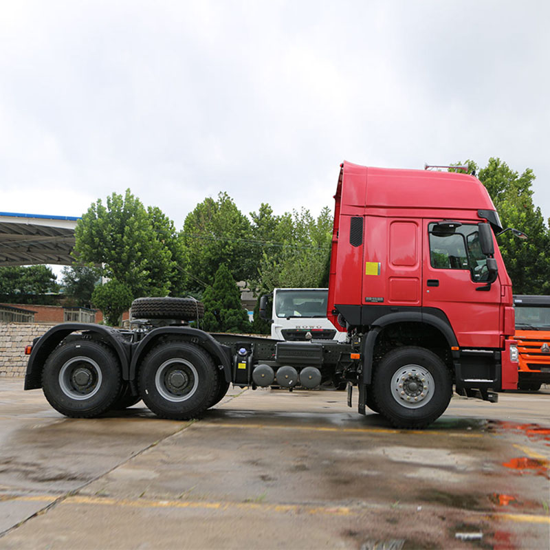 SINOTRUK HOWO 7 380 horsepower 6x4 drive 16 gears Tractor
