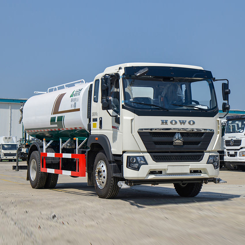 SINOTRUK  HOWO G5X 220 Horsepower 4x2 Drive Water Sprinkler Truck