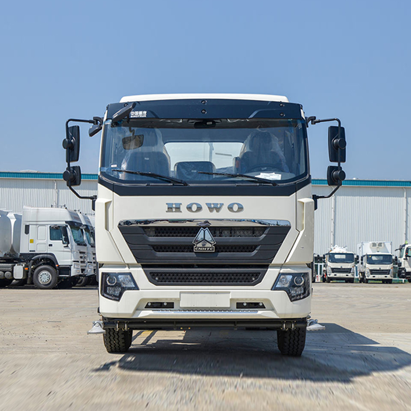 SINOTRUK  HOWO G5X 220 Horsepower 4x2 Drive Water Sprinkler Truck