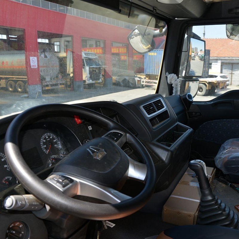 Camion-benne Sinotruk Sitrak G7W 400 ch 8x4 de 6,8 m