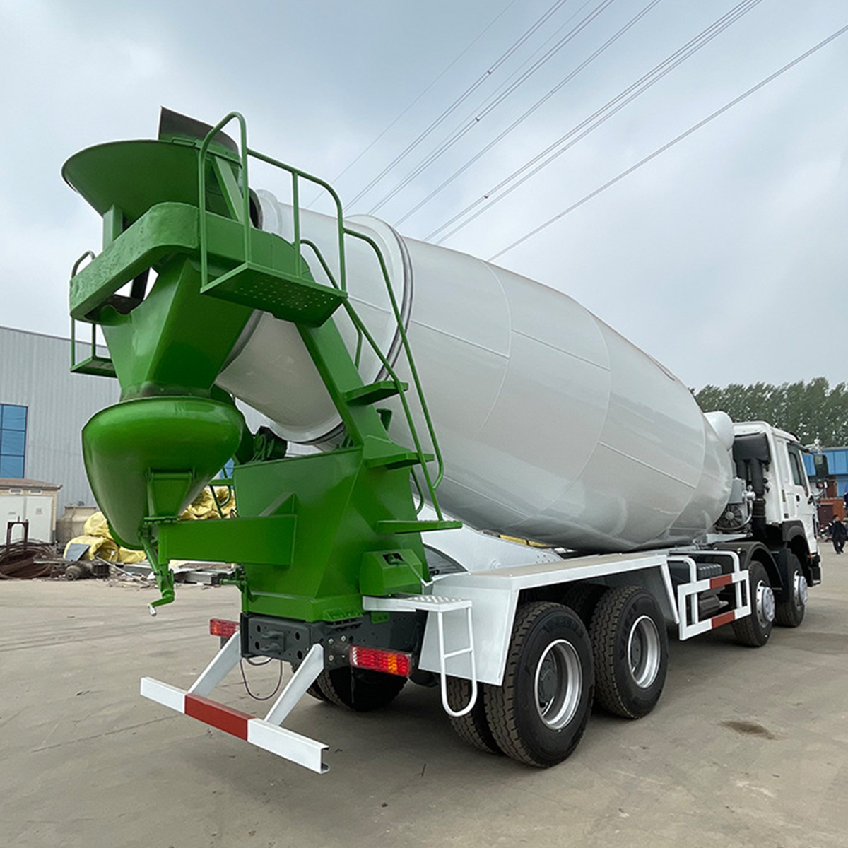 Camion malaxeur à béton-ciment Howo 371 8x4