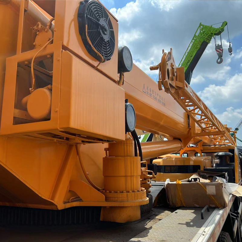 Grue sur camion XCMG QY25K5 de 25 tonnes