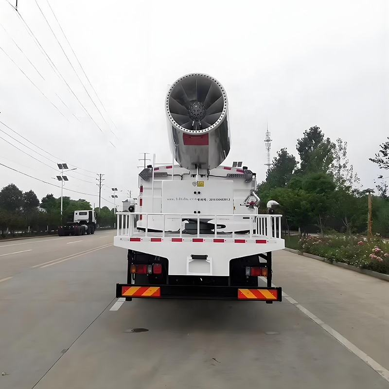 Camion-citerne à eau