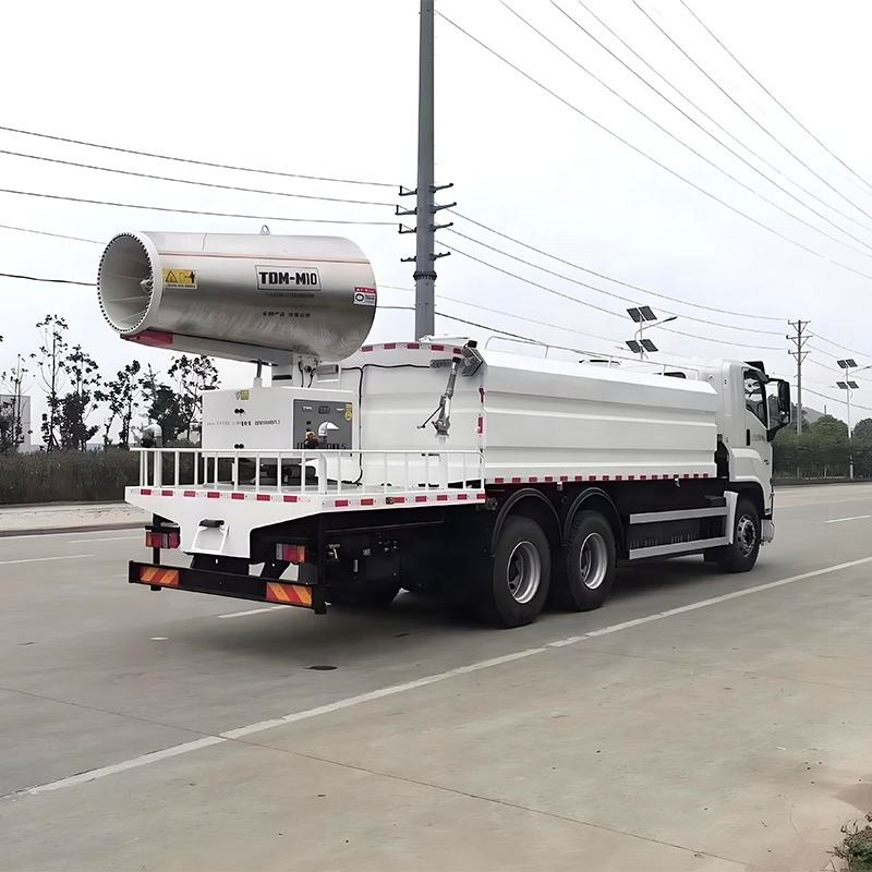Camion-citerne à eau