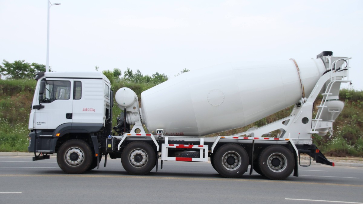 Camion malaxeur à ciment Shacman 8x4
