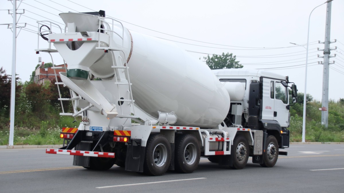 Camion malaxeur à ciment Shacman 8x4