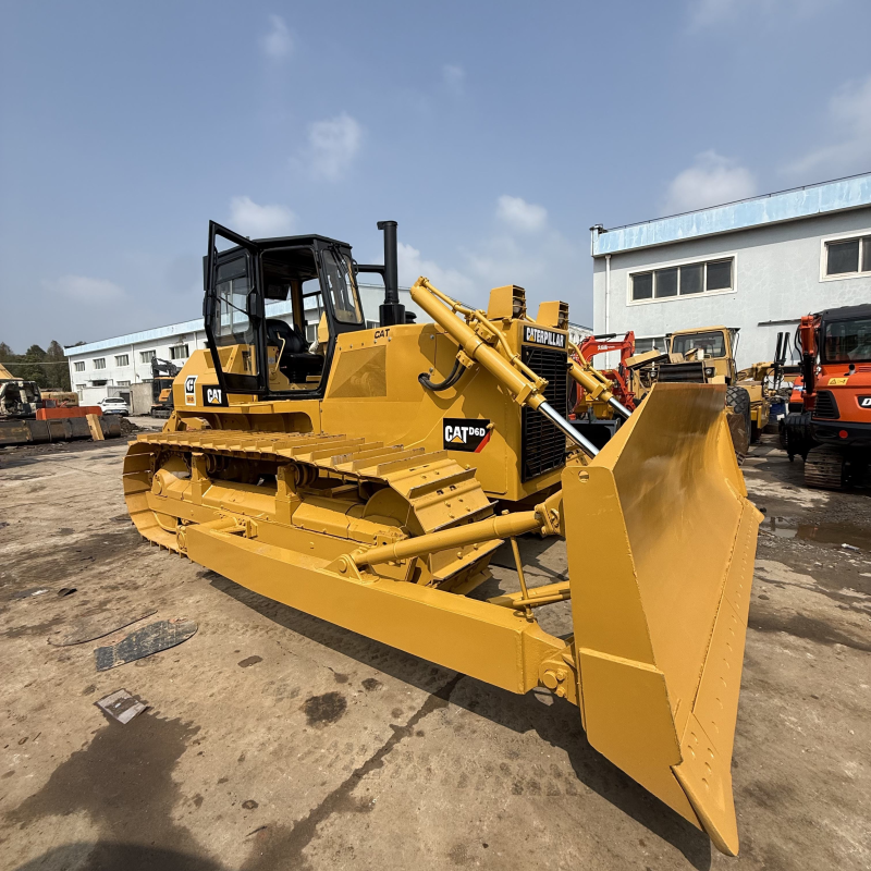 Bulldozer sur chenilles Caterpillar CAT