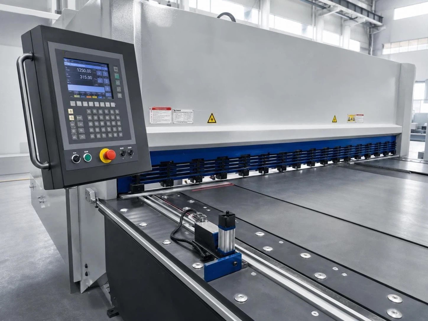 دليل اختيار مقص هيدروليكي CNC: الشوط، والمصد الخلفي، ونظام التحكم