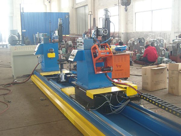 Máquina de soldadura para estructuras espaciales