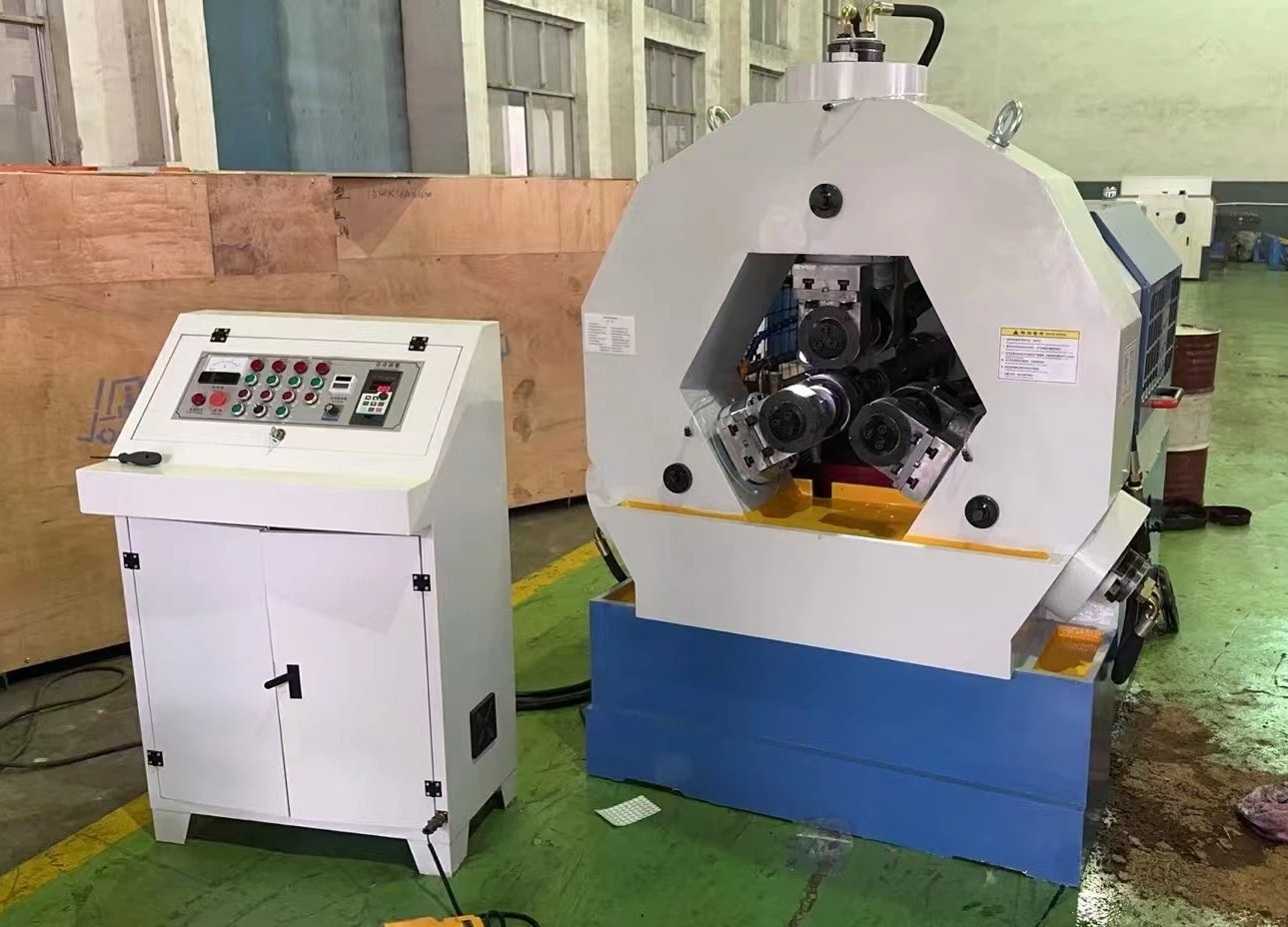 Máquina laminadora de roscas ZC28-6.3