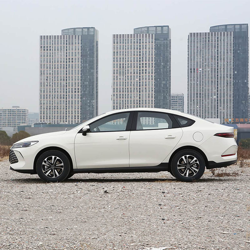 BYD Qin PLUS, компактный подключаемый гибрид