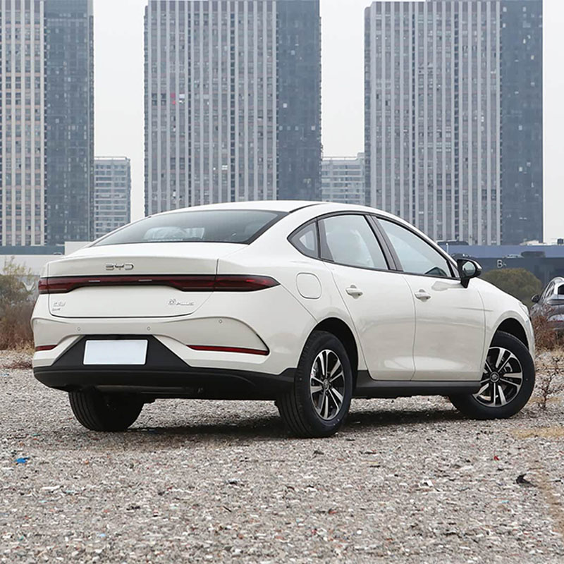 BYD Qin PLUS, компактный подключаемый гибрид