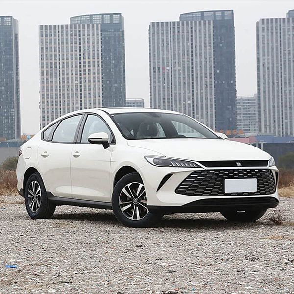 BYD Qin PLUS, компактный подключаемый гибрид